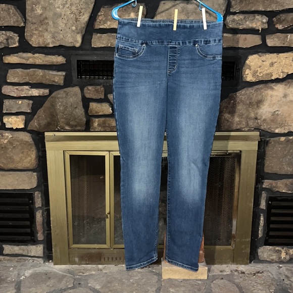 Best seller Lee jeans. Excellent condition. - Picture 8 of 9